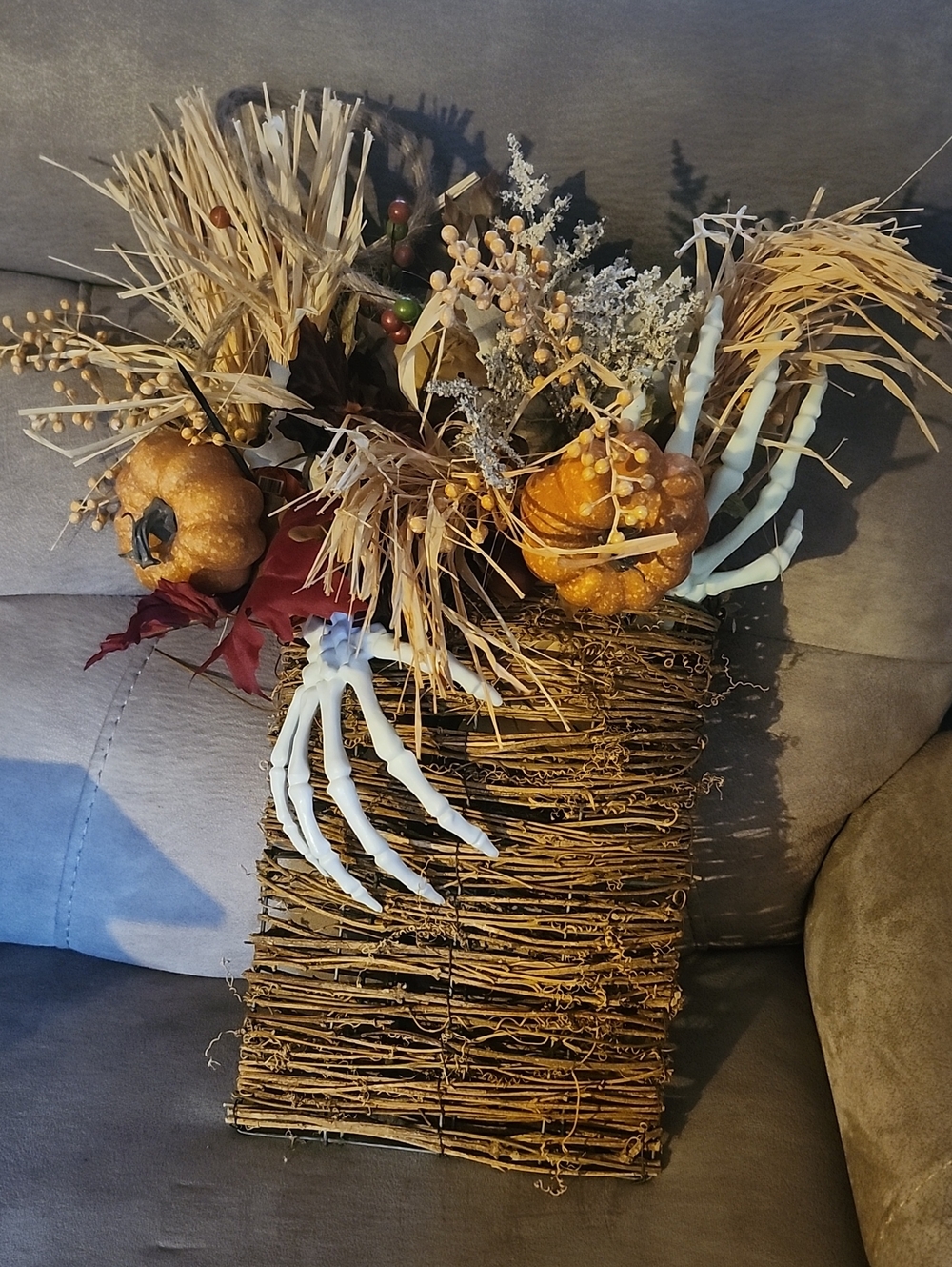 Autumn Harvest Pumpkin & Grass Decorative Wreath - Rustic Fall Home Accent